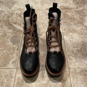 Black Nine West boots size 6
